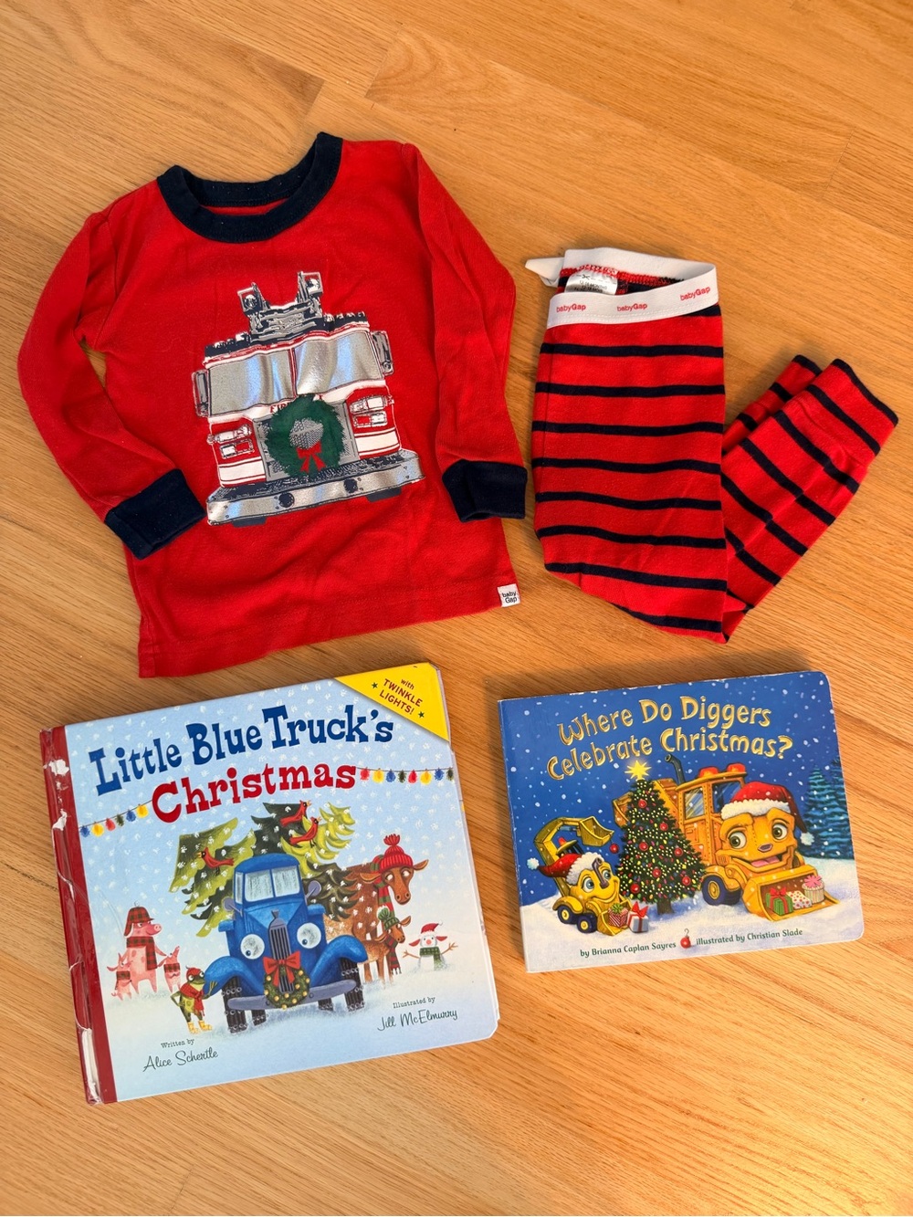 Children's Christmas Holiday Firetruck Pajama Set and Books, Size 12-18 mo